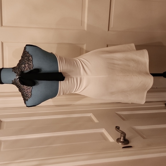 White halter top dress with balck accents - Picture 3 of 6